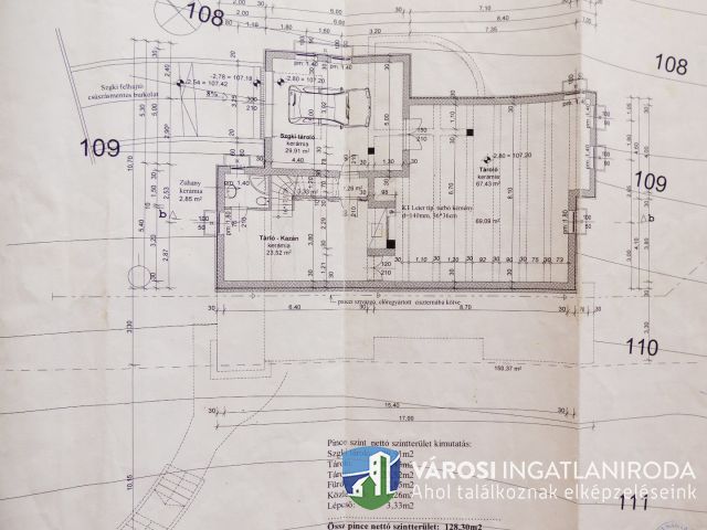 Erdei környezetben új építésű családi ház nagy telken