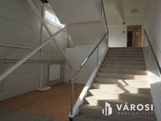 Közel 1000 nm-s ipari csarnok Nagykanizsán