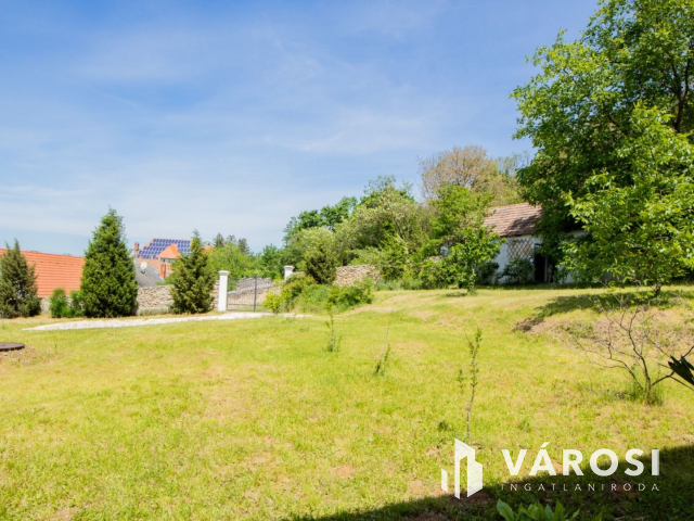 Részben felújított nemesi kúria, udvarház!