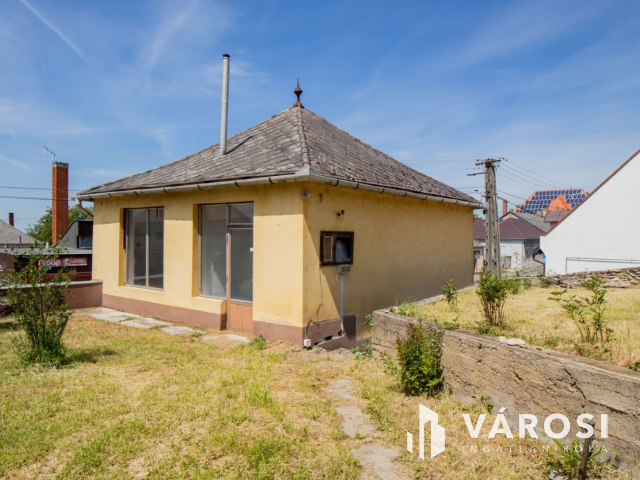 Részben felújított nemesi kúria, udvarház!