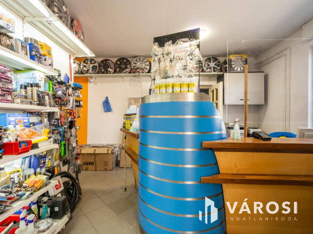 Telephely és raktár az M3 autópálya kivezetőjénél