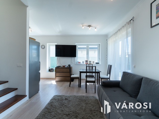 Újszerű, kiváló ikerfél Siófok Sóstón eladó