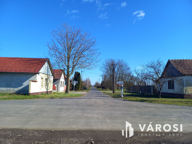 Újkígyóson 2 db telek együtt eladó
