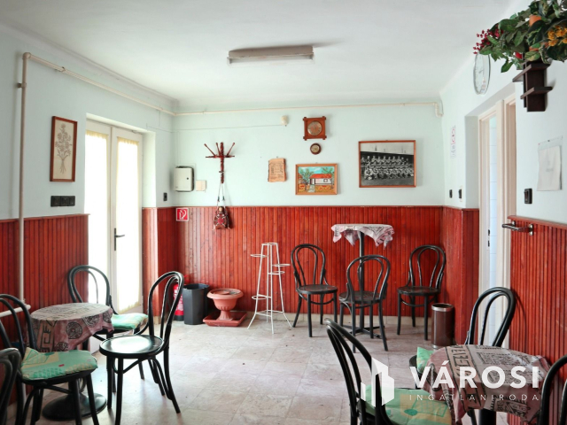 Vendéglátó vagy lakóhelyiség a Vár közelében