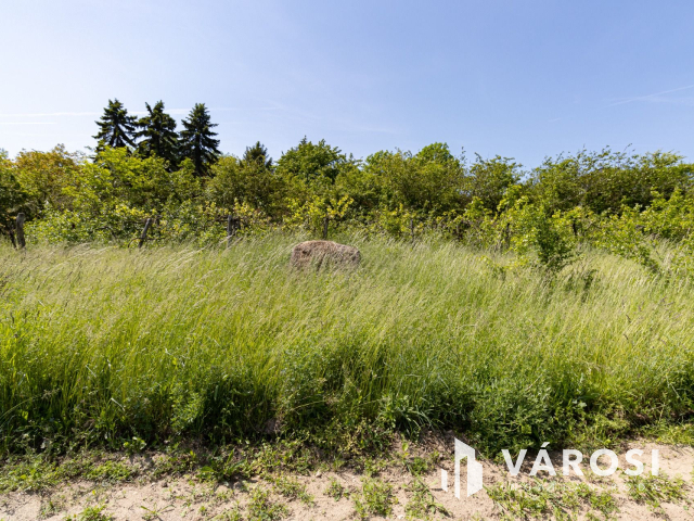 Zsámbékon, Kálvária domb aljában, építési telek eladó