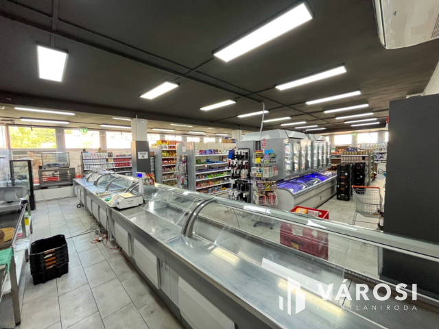 Belvárosban felújított üzlethelyiség kiadó!