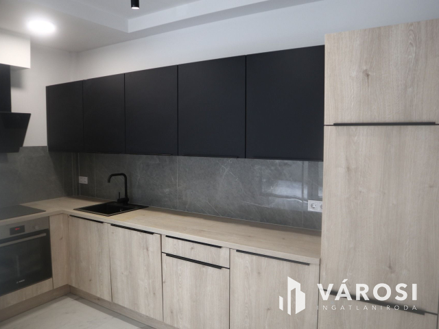 Új építésű, földszinti lakás a belvárosban!