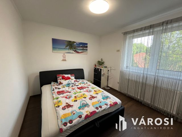 Debrecen Kertvárosi Lakóparkban Igényes Szép Ház