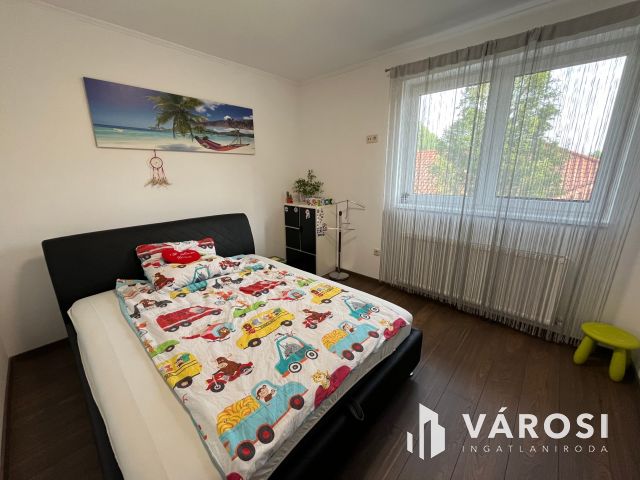 Debrecen Kertvárosi Lakóparkban Igényes Szép Ház