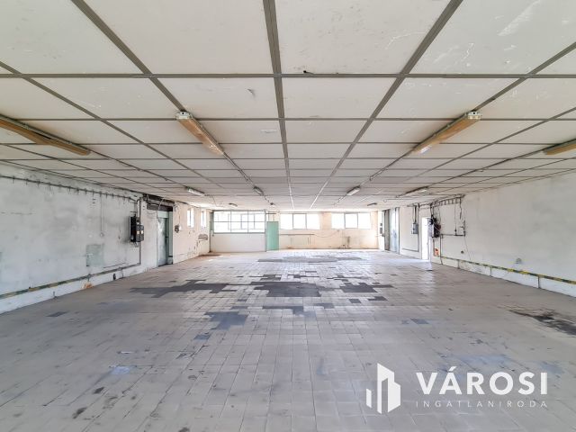 Kiadó fűtetlen 278 m2-es raktár Szentendrén