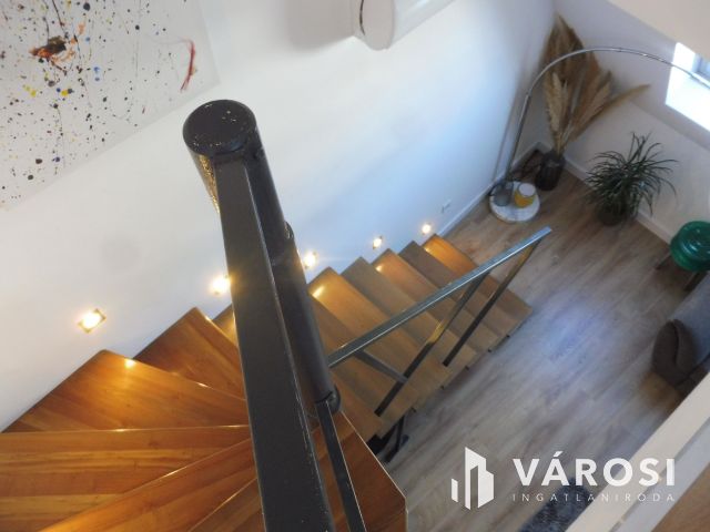 Újszeged legkedveltebb utcájában,minőségi szép lakás eladó.