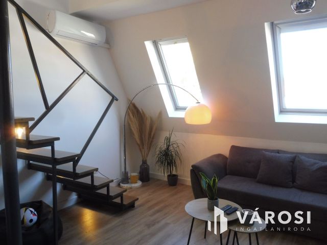 Újszeged legkedveltebb utcájában,minőségi szép lakás eladó.