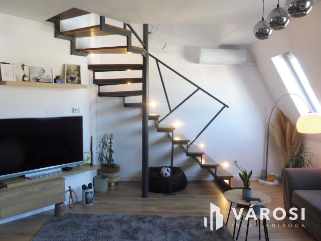 Újszeged legkedveltebb utcájában,minőségi szép lakás eladó.