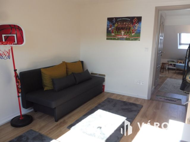 Újszeged legkedveltebb utcájában,minőségi szép lakás eladó.