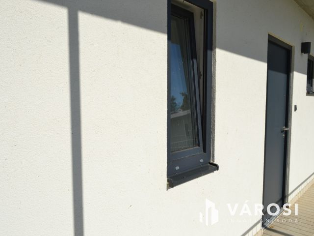 Tihanyi lakás "csak 50 m -re a Balatonparttól? "