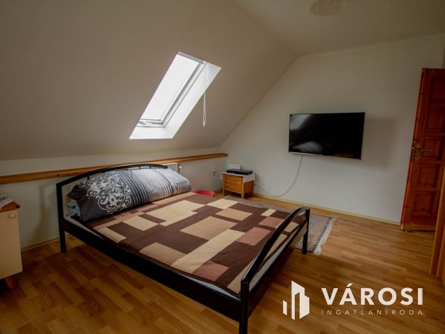 Lentihez közel, kiváló lehetőséggel rendelkező ház eladó!