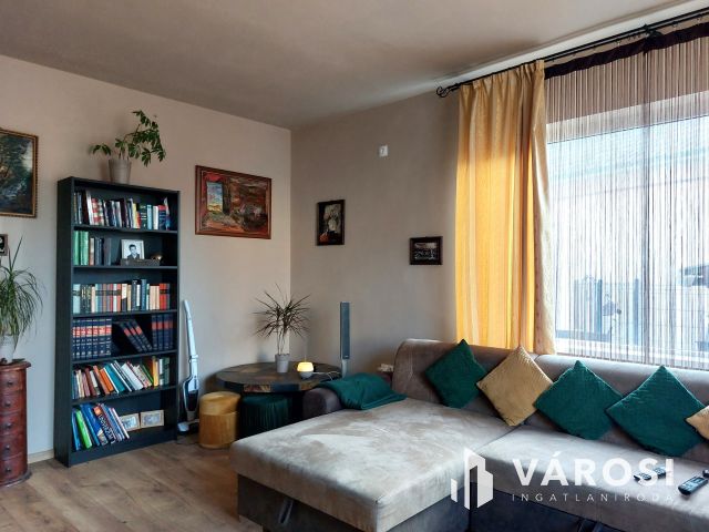 Felújított 4szobás családi ház,mellette kiadható ingatlannal