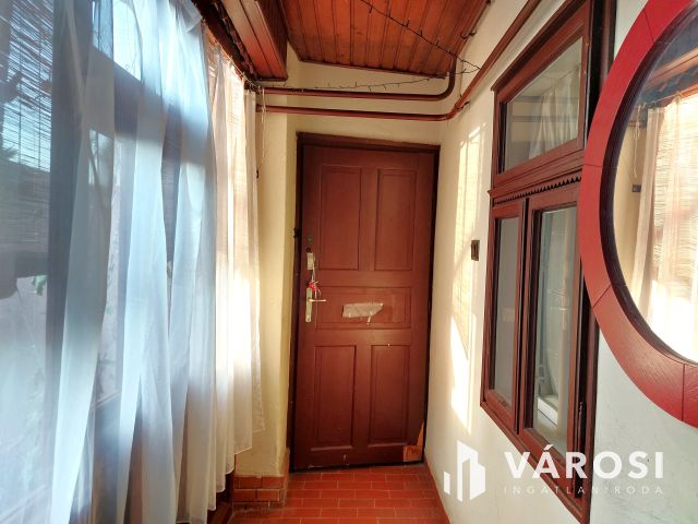 Felújított 4szobás családi ház,mellette kiadható ingatlannal