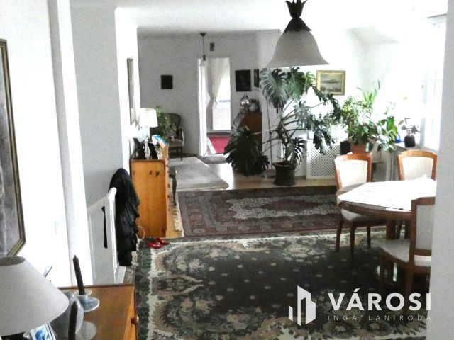 Nagy ház most még jó áron eladó a Balatonhoz közel