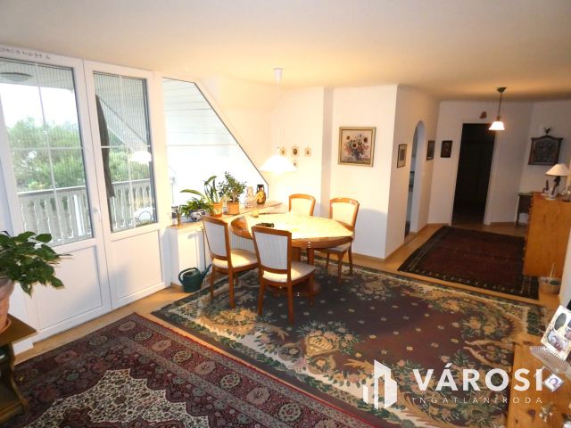 Nagy ház most még jó áron eladó a Balatonhoz közel