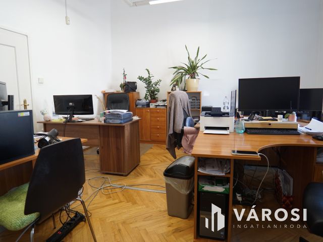 Kiadó lehetőségekben gazdag ingatlan a Belvárosban