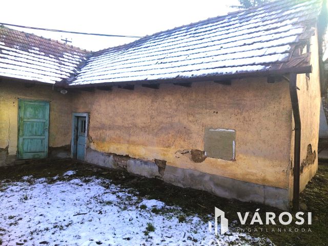 Vállalkozásra alkalmas, saroktelken lévő ház!