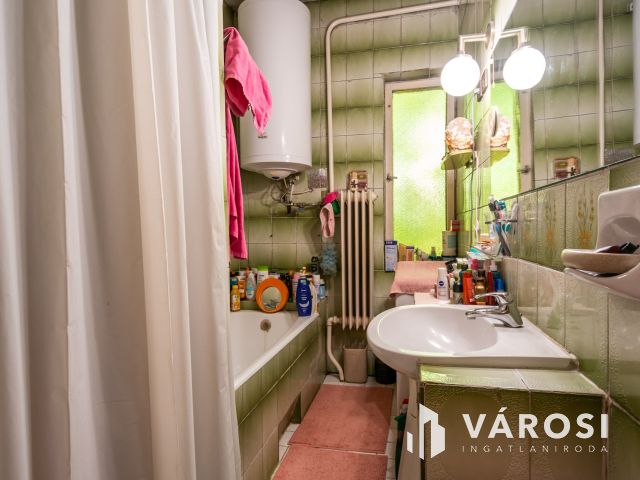 Eladó 4 szobás lakás, kertkapcsolattal