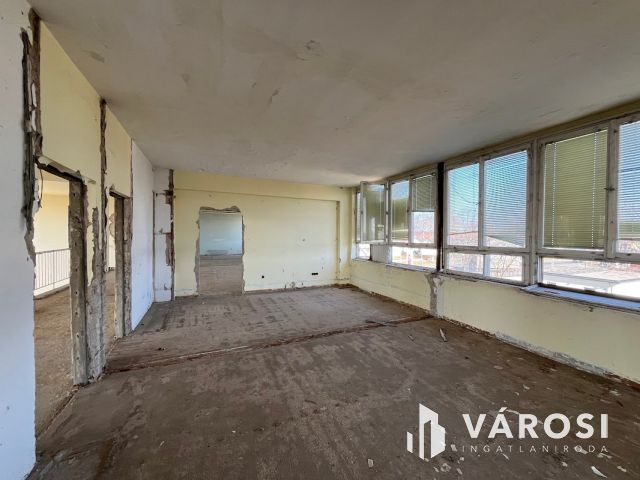 Debrecen kiemelt ipari részén, telephely, irodaház eladó!