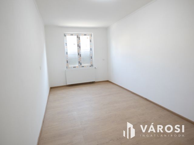 Két generációs 5 szobás családi ház Tápén