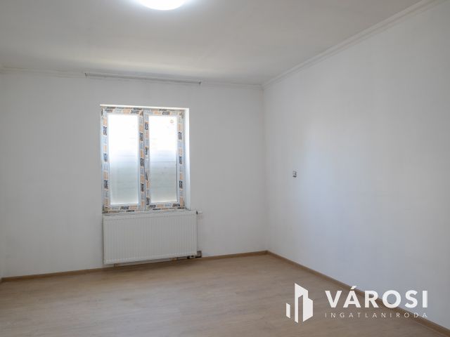 Két generációs 5 szobás családi ház Tápén