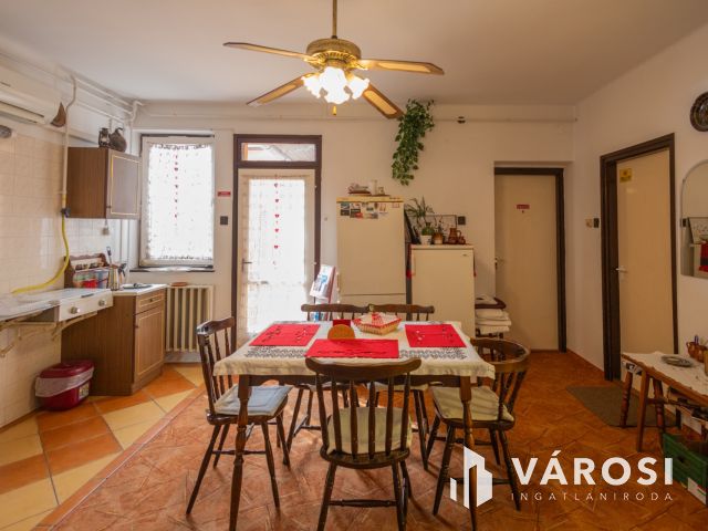 Apartmanház néhány lépésre a Várfürdőtől és a Kastélytól