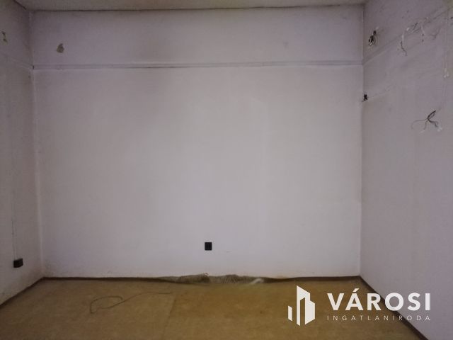 Eladó egy szintes 197 nm-es, összkomfortos családi ház!