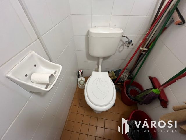 Figyelem!!! Belvárosi két lakás egyben, jó helyen eladó!