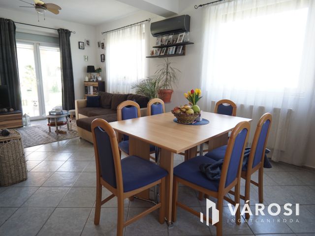 Jó elrendezésű, modern családi ház!