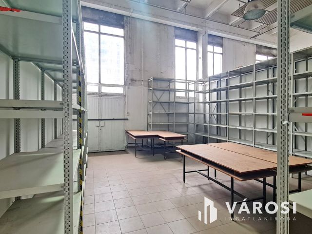 Kiadó 129 m2, nagy belmagasságú raktár a XI. kerületben