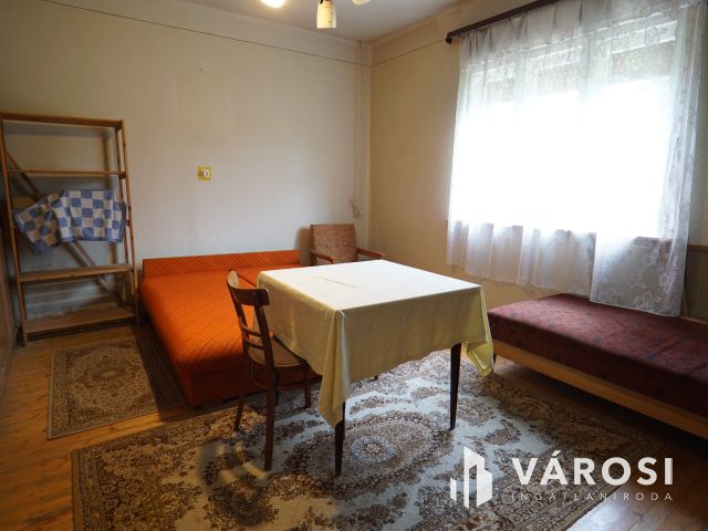 Murakeresztúron családi ház, nagy telekkel!