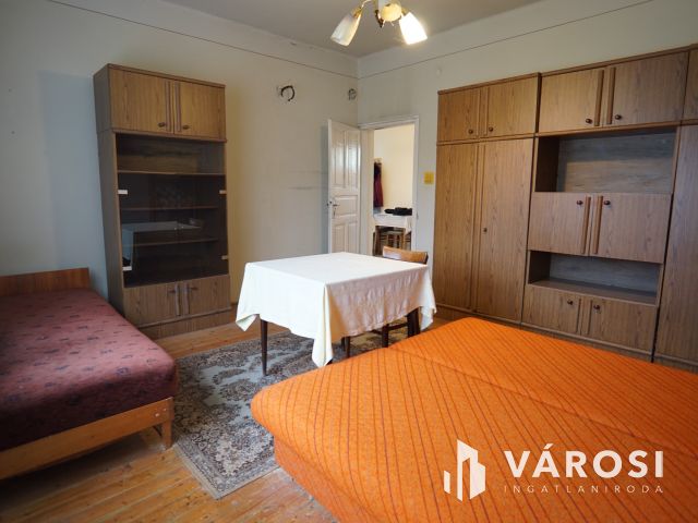 Murakeresztúron családi ház, nagy telekkel!