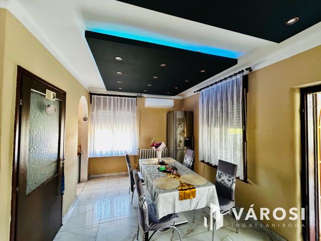 Nagy, felújított családi ház Egyházasgergén