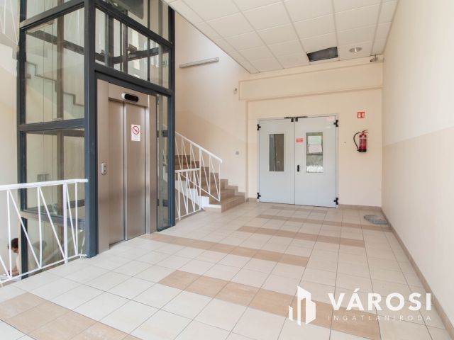 Fogászati rendelő (20 m2) Újbudán felszerelve, berendezve