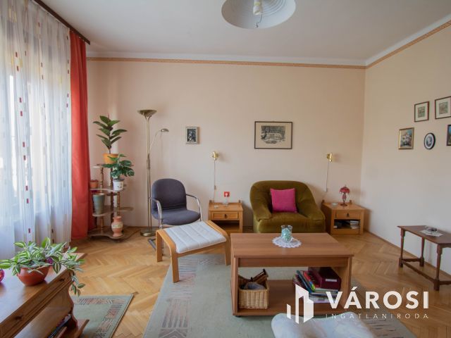 Lentiben, csendes utcában eladó egy szép családi ház!