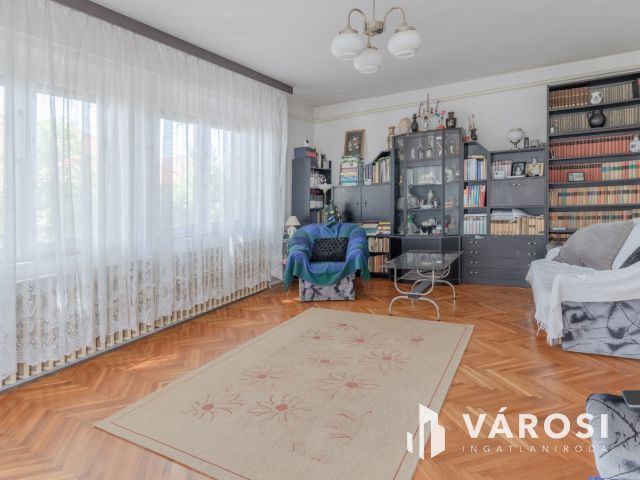 Kétgenerációs 6 szobás családi ház Szőregen