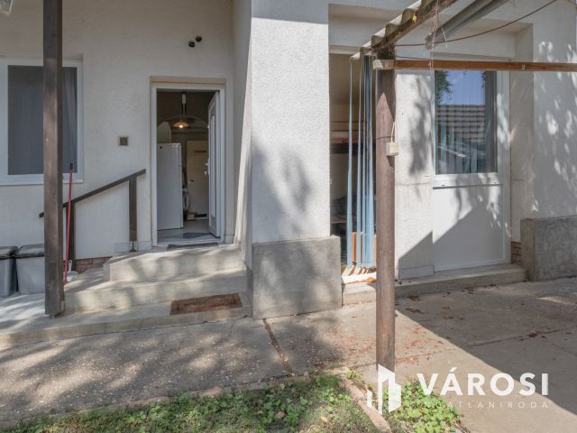 Kétgenerációs 6 szobás családi ház Szőregen