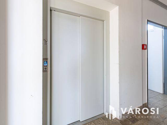 Emeleti műhely, raktár kiadó a Csepeli gyártelepen