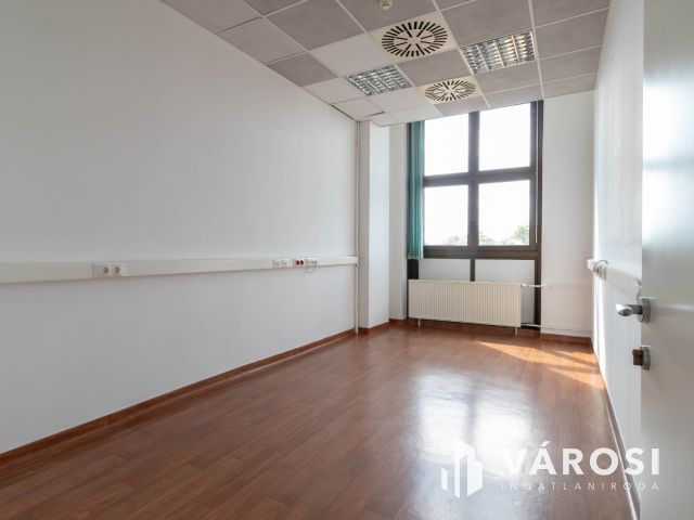 Csepel HÉV állomástól 2 percre 132 m2-es irodablokk kiadó