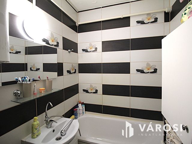 Eladó három szobás lakás!