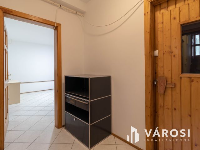 4 szintes, 330 m²-es, önálló irodaház a Tisztviselőtelepen