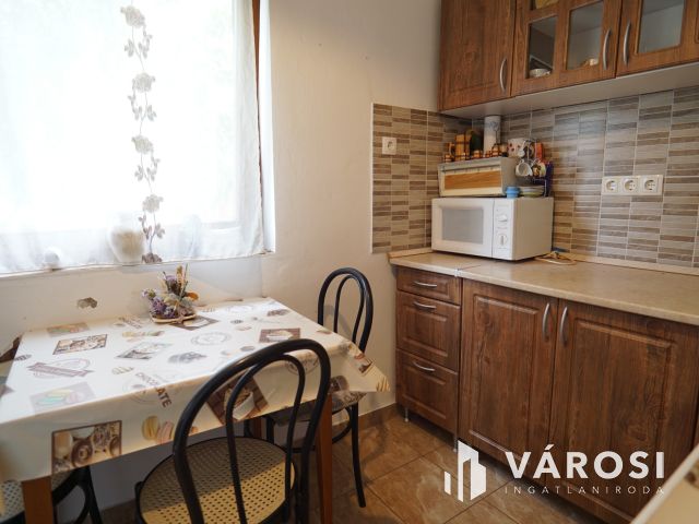 Lakható zárt kert, idilli környezetben