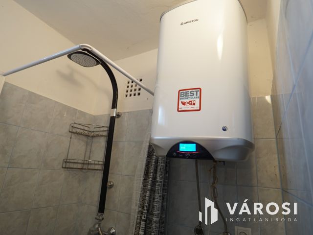 Lakható zárt kert, idilli környezetben