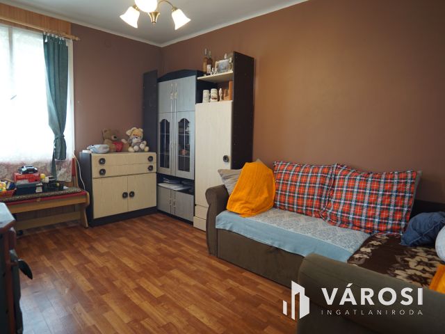 Lakható zárt kert, idilli környezetben