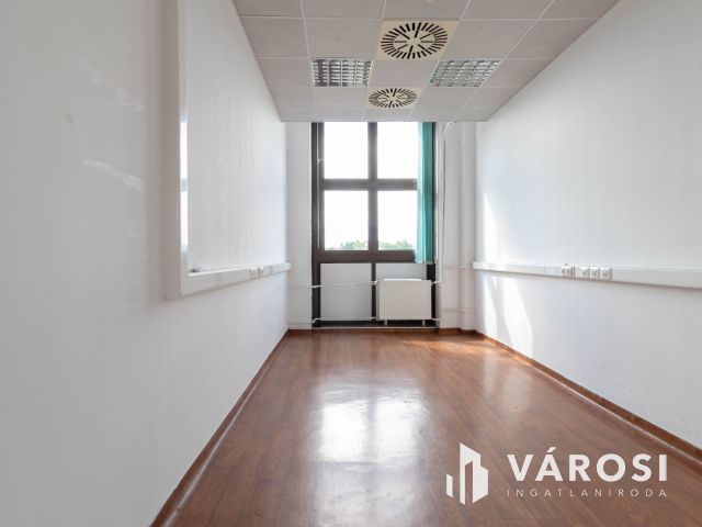 132 m2-es üzlet/bemutatóterem Csepel HÉV-állomástól 2 percre